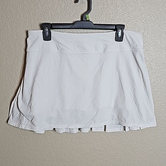 lululemon athletica Dresses & Skirts - Lululemon 10 TALL White Run Pace Setter Skirt Skort